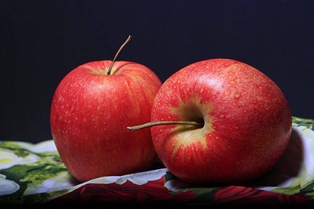 apples, red, pair-1506119.jpg
