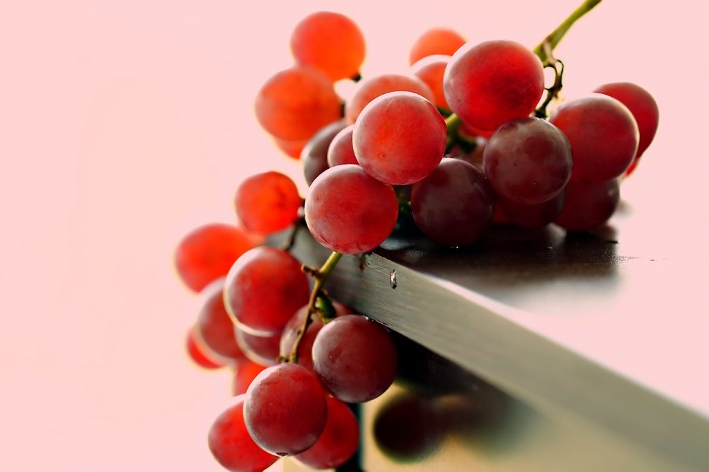 red grape, fruit, sweet-8155378.jpg